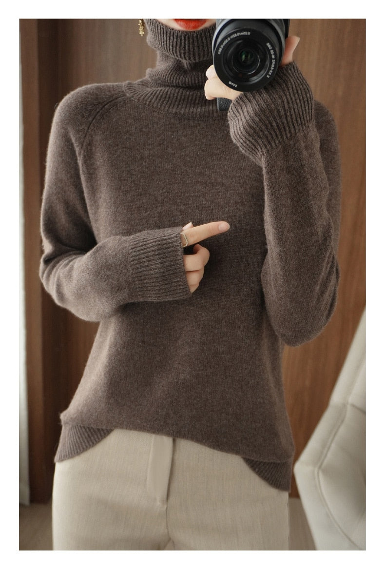 Sort rullekrave sweater i uld til kvinder