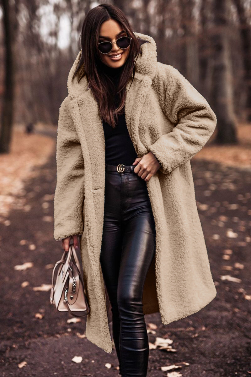 Beige faux fur frakke til kvinder med hætte