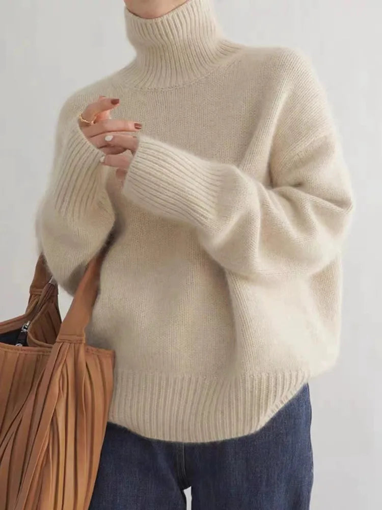 Beige uldtrøje med rullekrave til kvinder