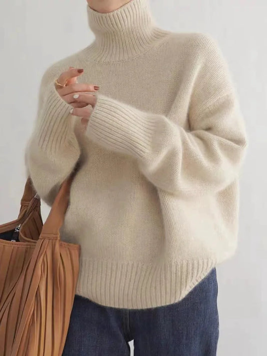 Beige uldtrøje med rullekrave til kvinder