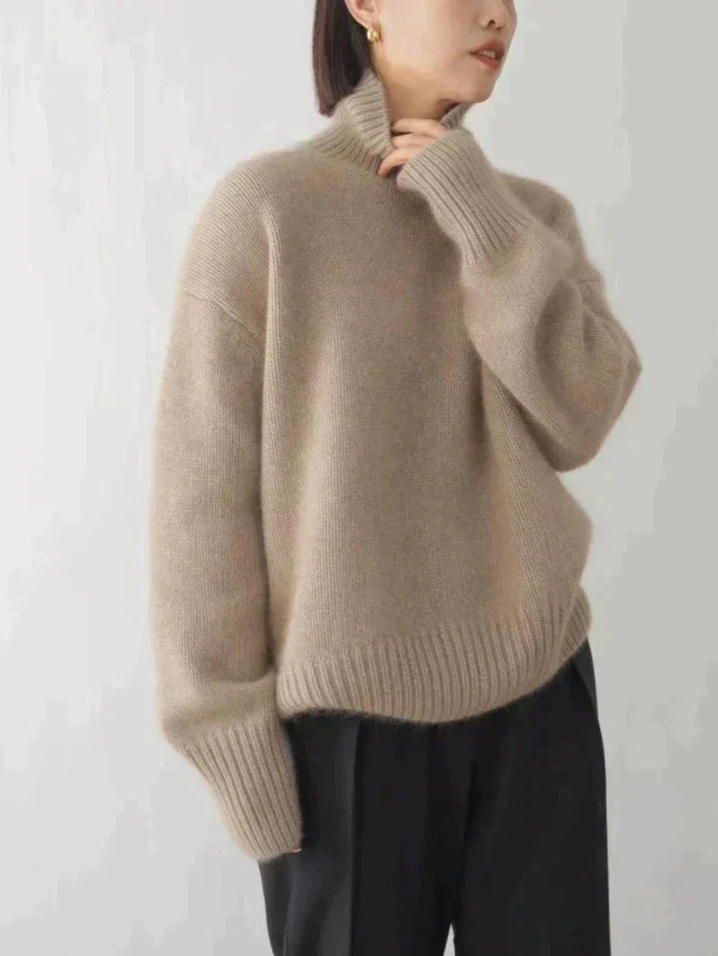Beige uldtrøje med rullekrave til kvinder