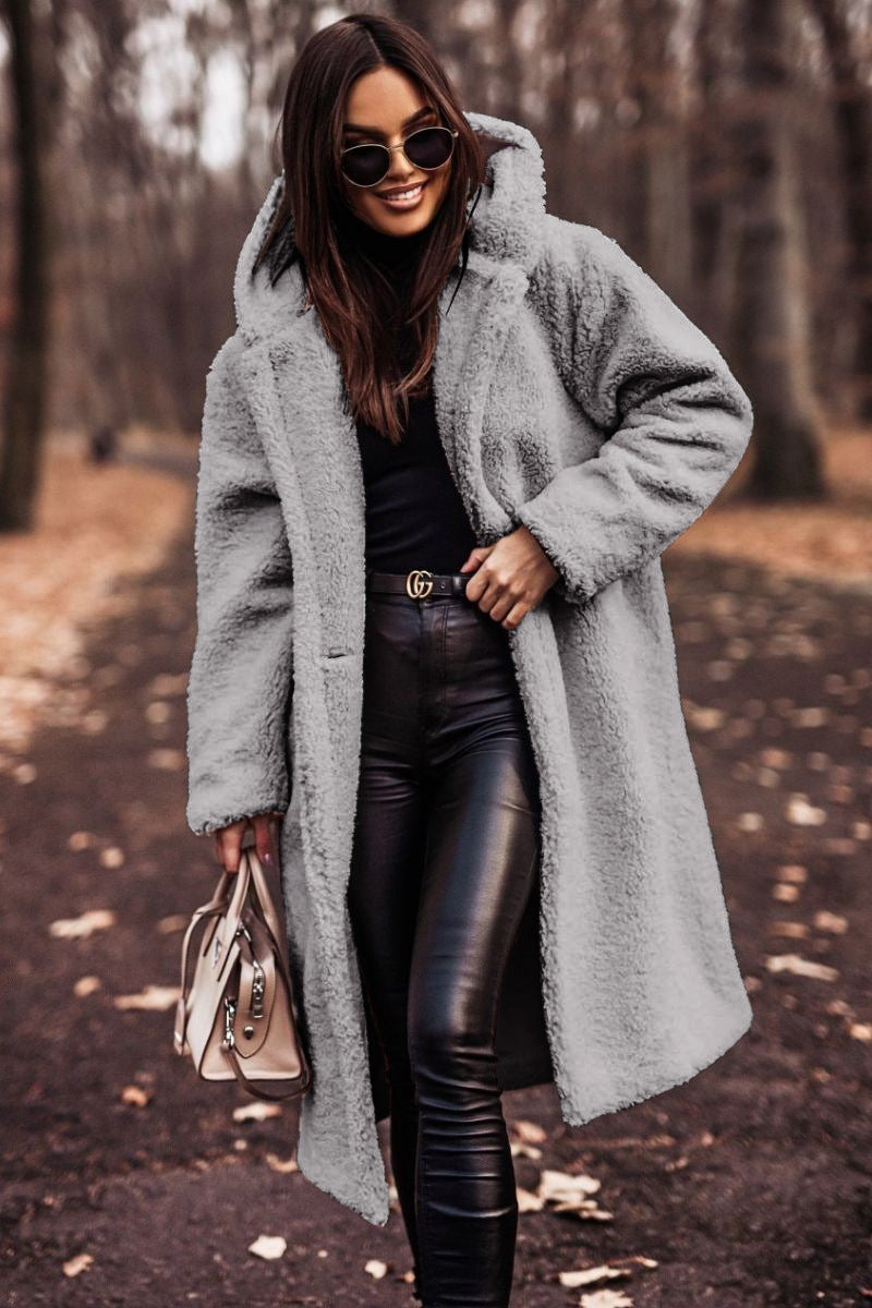 Beige faux fur frakke til kvinder med hætte
