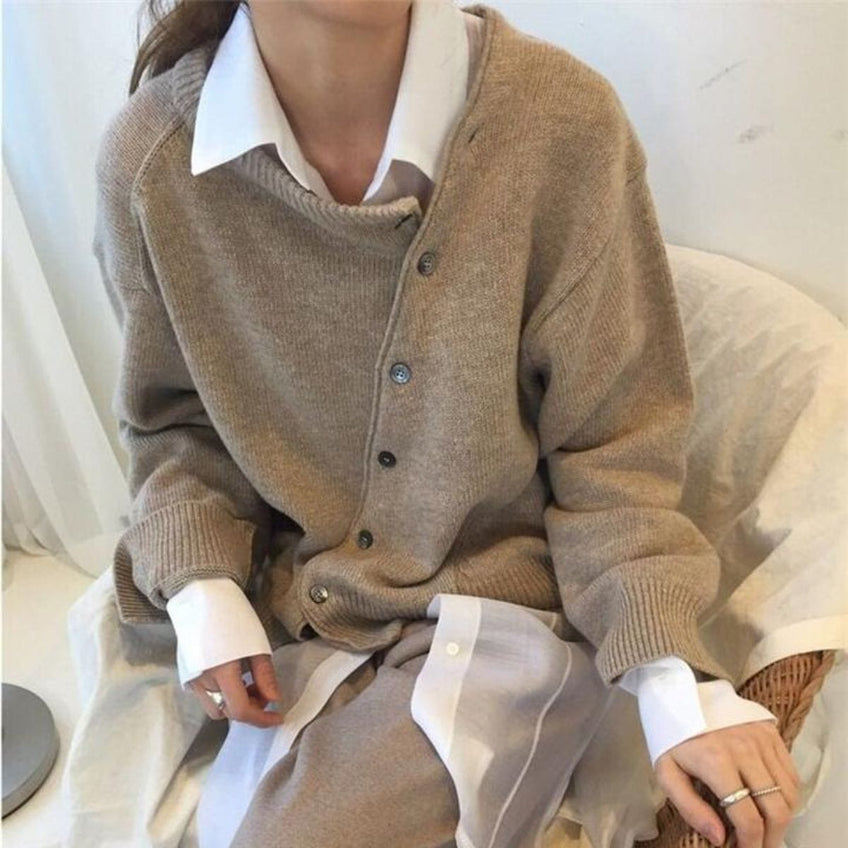 Beige uldcardigan til kvinder med knapper